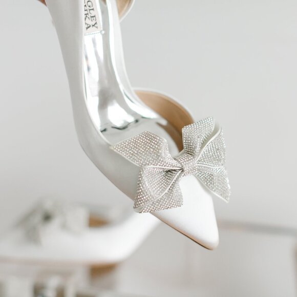 Badgley Mischka Meilani White Satin 7 Women's Classic Bridal Heels Bow Kitten - Picture 14 of 15